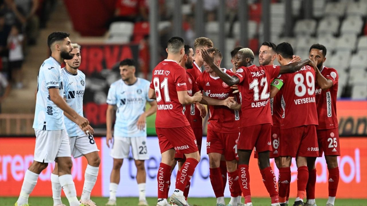 Antalyaspor, Adana Demirspor'u 2-1 ile Geçti