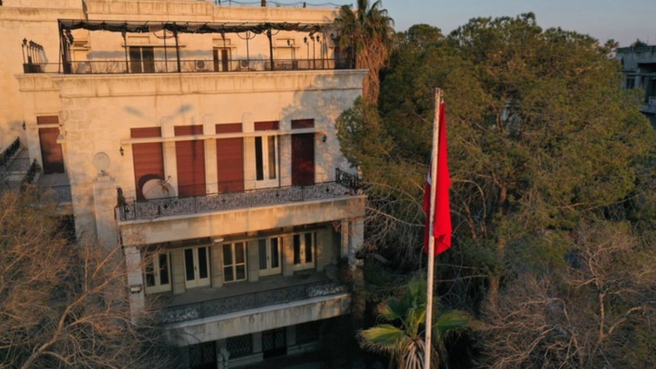 Şam'daki Türk Büyükelçiliği'nde 12 yıllık hasret sona erdi! 