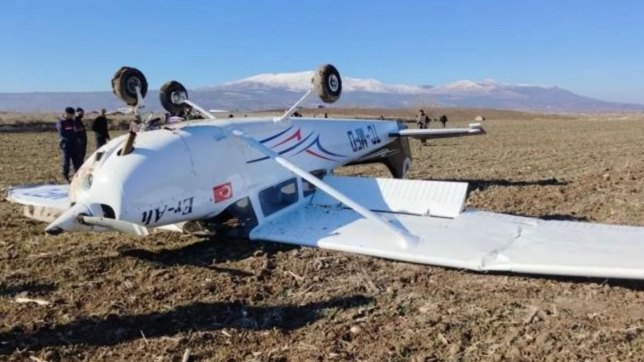 Sert iniş yapan eğitim uçağının pilotları faciadan kıl payı kurtuldu!