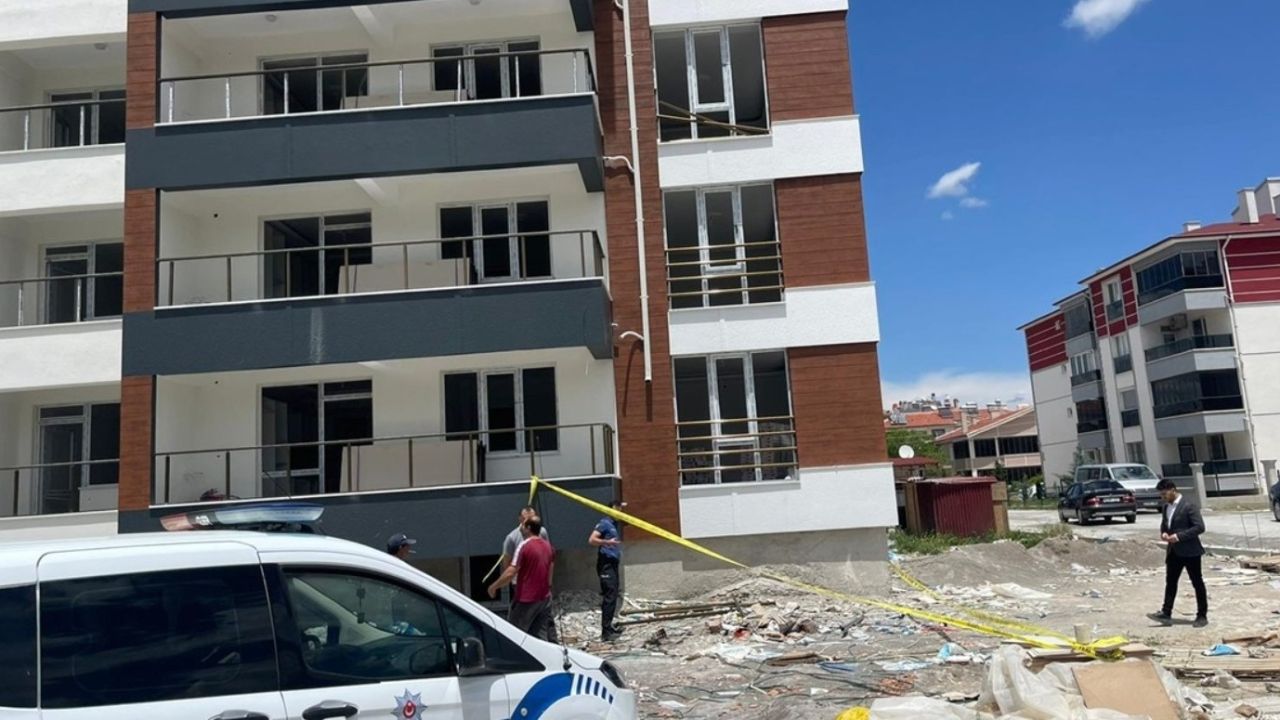 Konya'da boya yaptığı binanın 4. katından düşen işçi hayatını kaybetti!