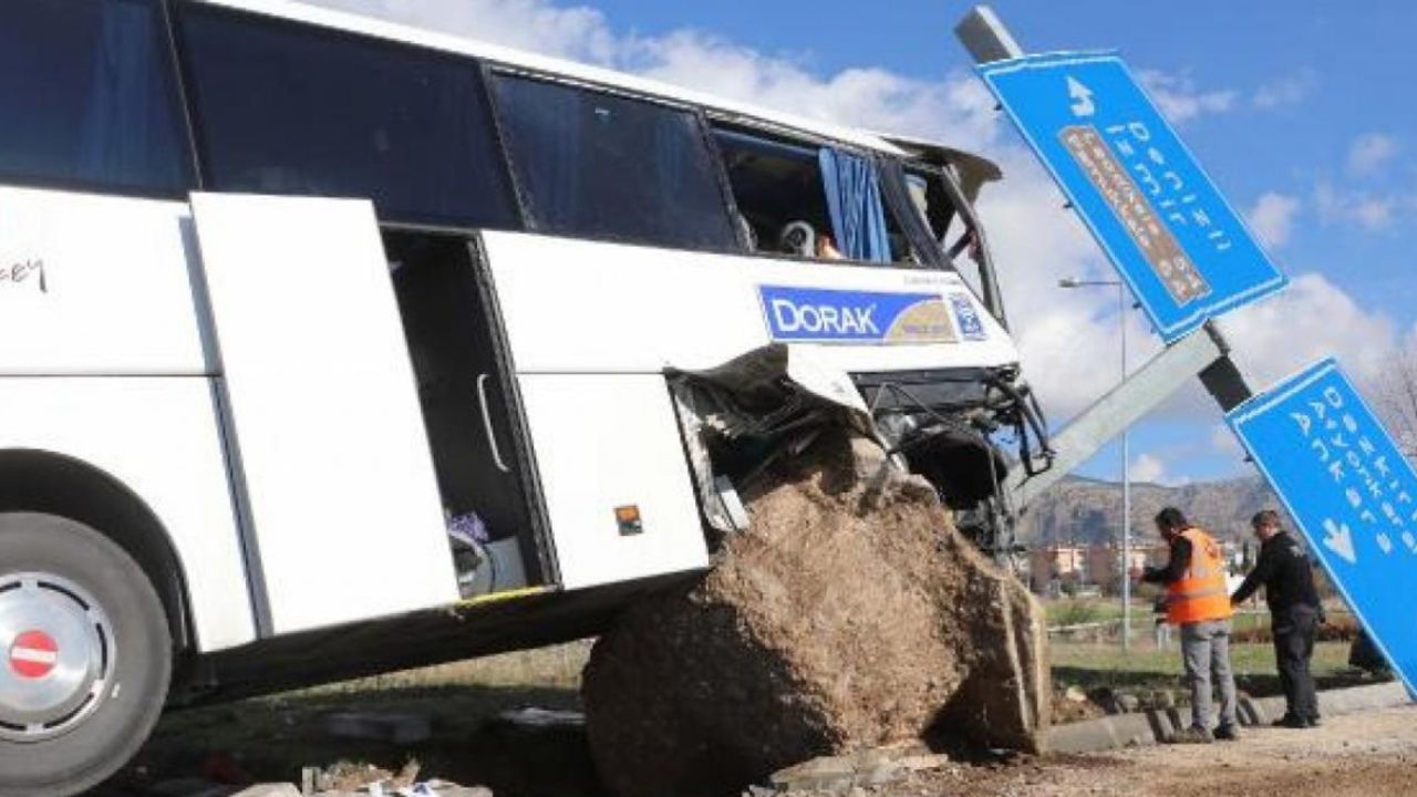 Konya'ya turist taşıyan otobüs kaza yaptı! Hayatını kaybedenlerin sayısı 3'e çıktı 