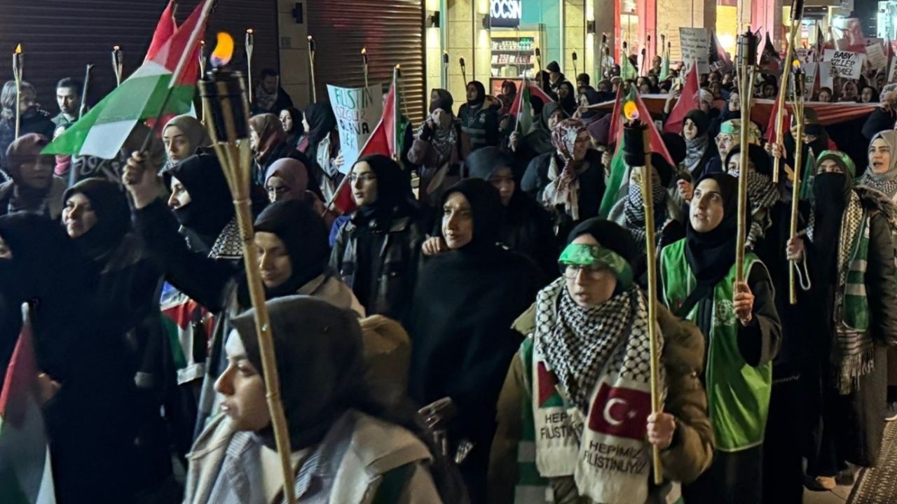 Meşale ve bayrakları kapan Konyalılar PKK ve İsrail protestosuna katıldı!