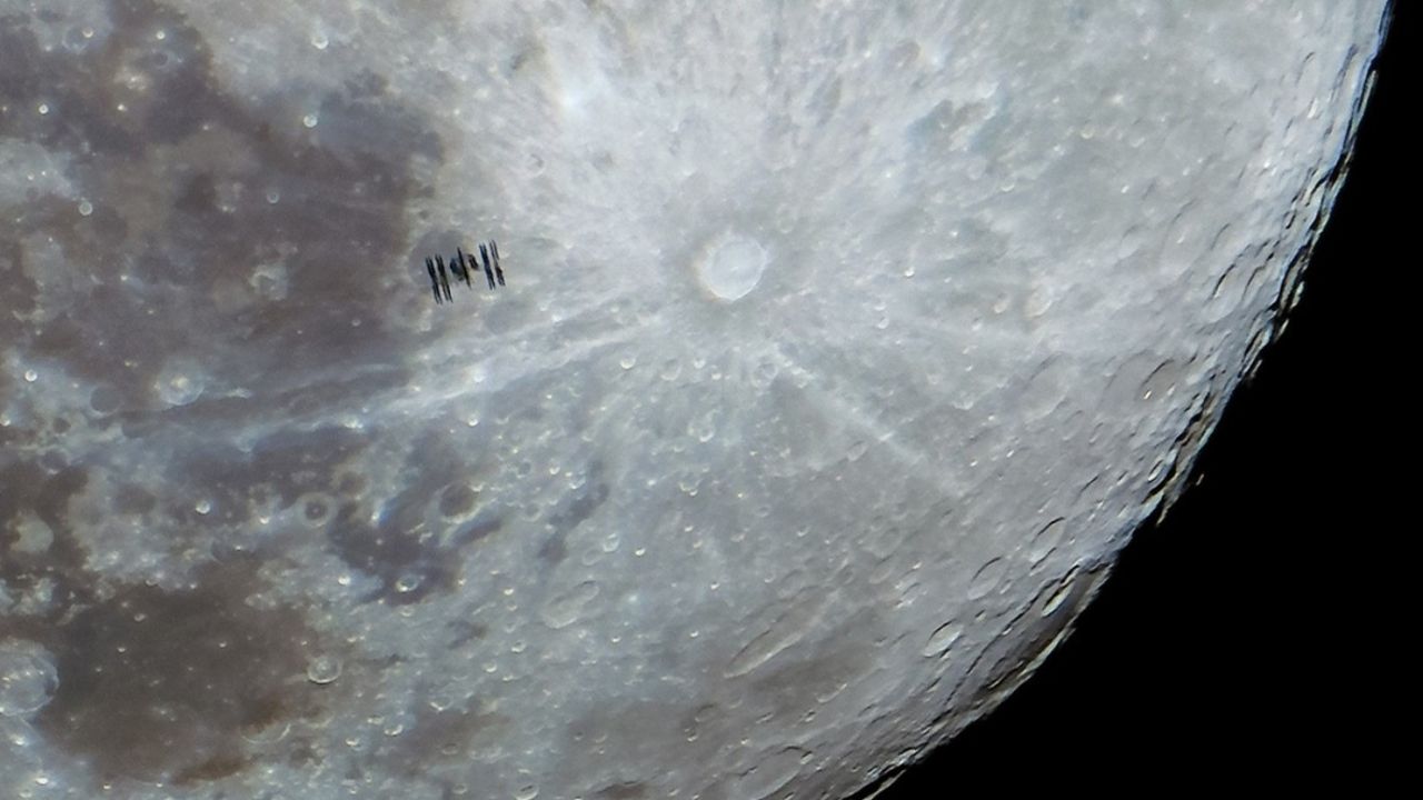 Konya'dan büyüleyen tarihi kare! Uluslararası Uzay İstasyonu ve Ay birlikte görüntülendi