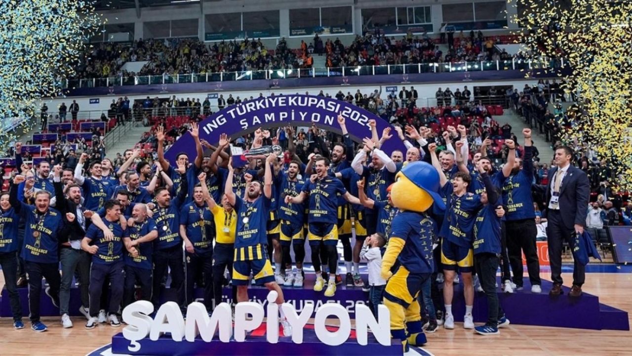 Fenerbahçe, Basketbolda Türkiye Kupası'nı Konya’da kaldırdı!