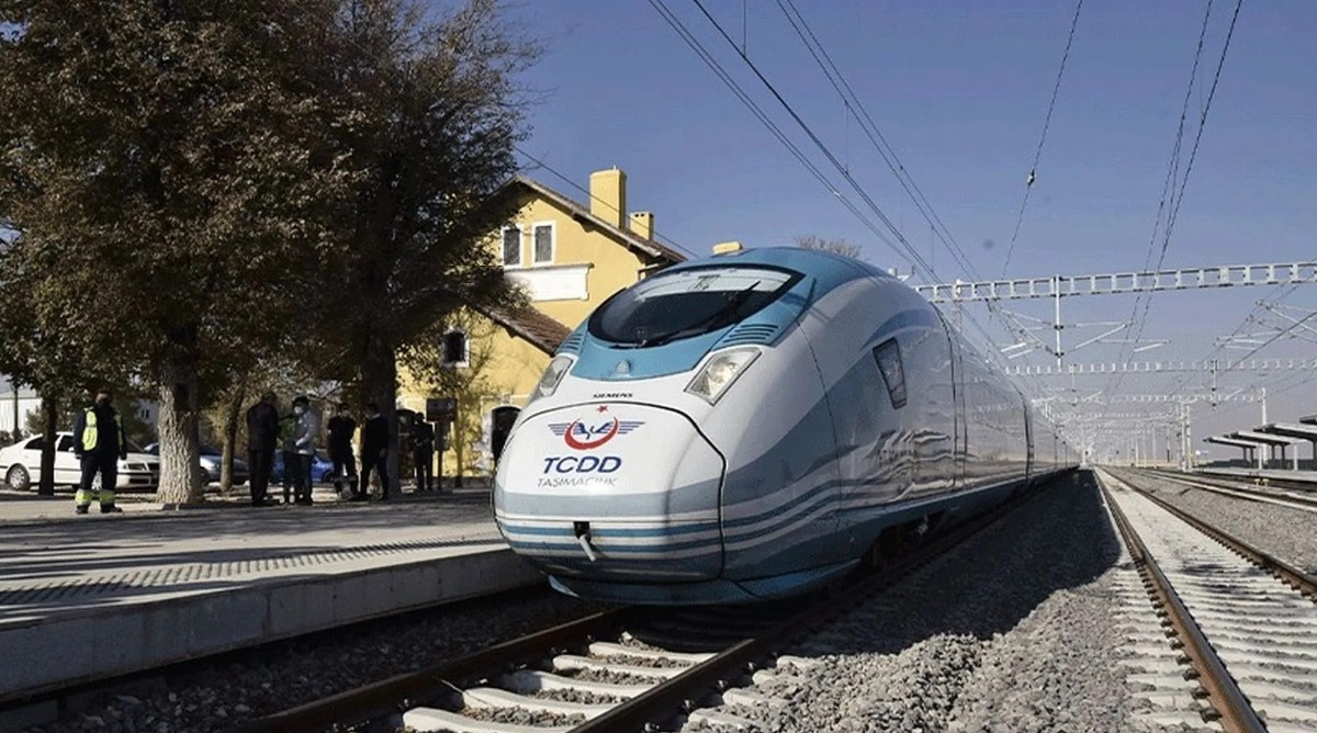 Konya'nın Çumra ilçesinde hızlı tren seferleri başladı