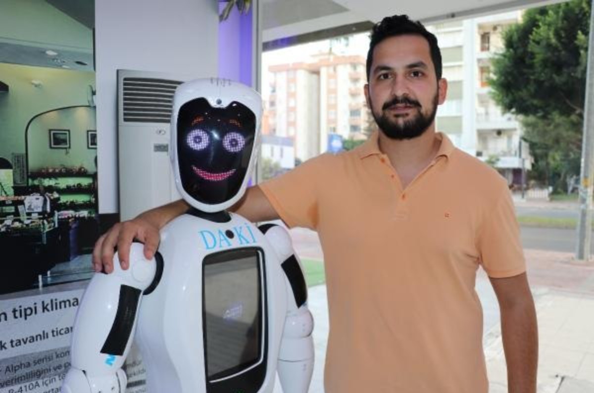 Konya’da üretilen robot Daki, Antalya esnafının eli ayağı oldu