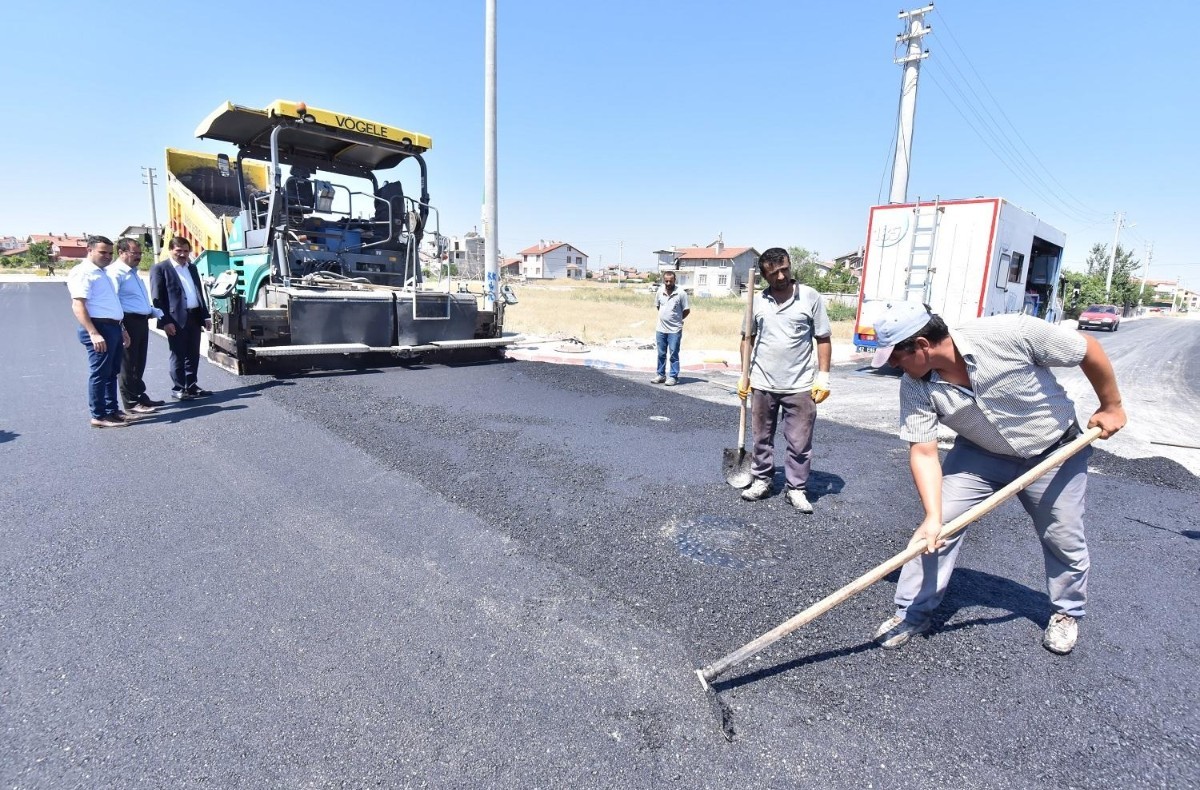 Karatay Belediyesi sıcak asfalt çalışmalarına hız verdi