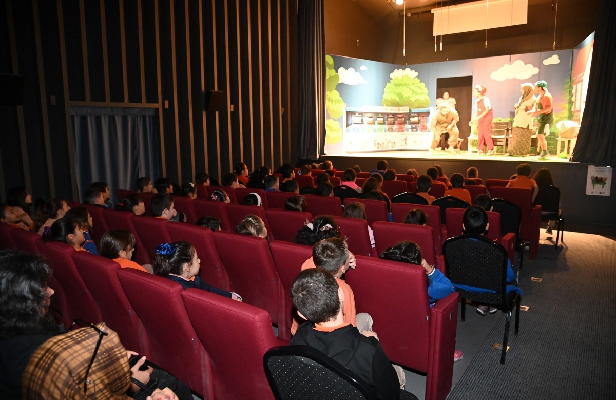 Sıfır atık bilinci Konyalı öğrencilere tiyatro oyunuyla aşılanıyor