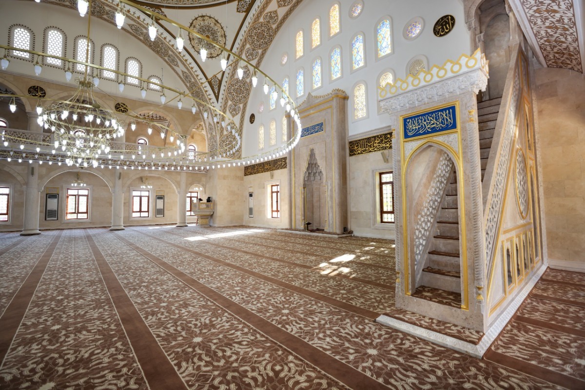 Konya Meram'daki 2 bin kişi kapasiteli cami hizmete açıldı!