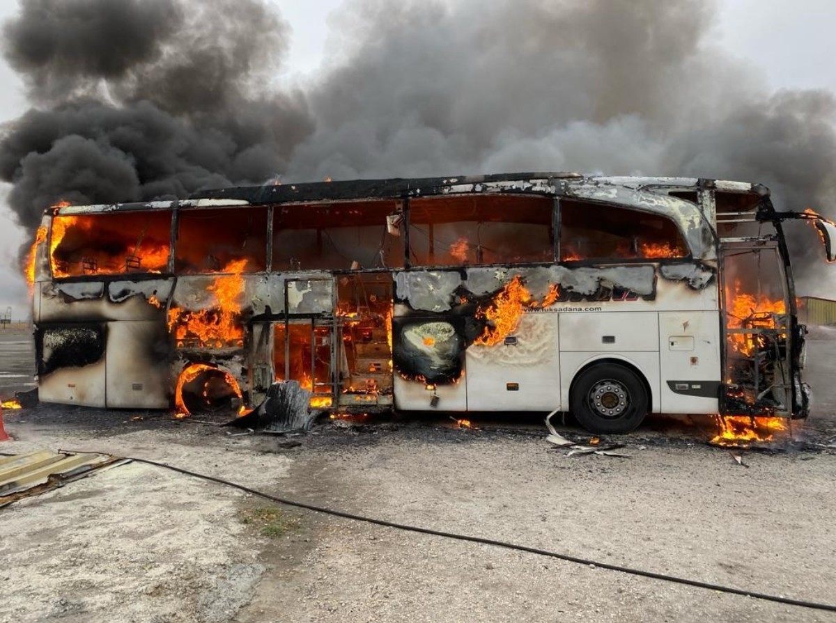 Konya’da içinde 40 yolcu taşıyan otobüs alevler içinde kaldı