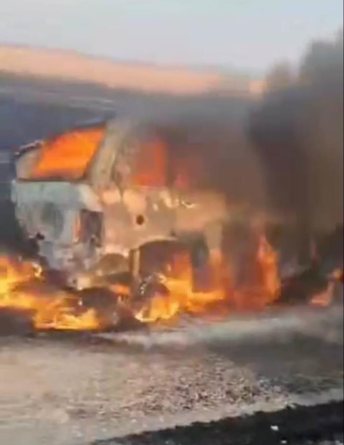 Konya'da traktörle çarpışan otomobil alev topuna dönüştü