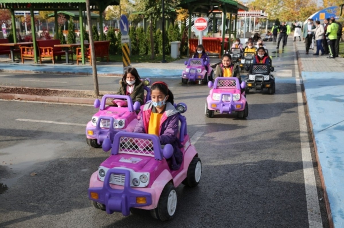Konya Selçuklu'daki o park öğrencilere trafik bilincini öğretiyor