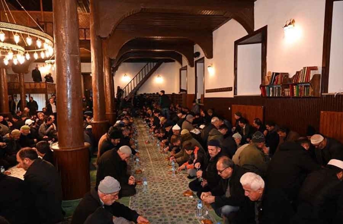 Konyalılar Gazze'deki mazlumlar için ellerini duaya açtı