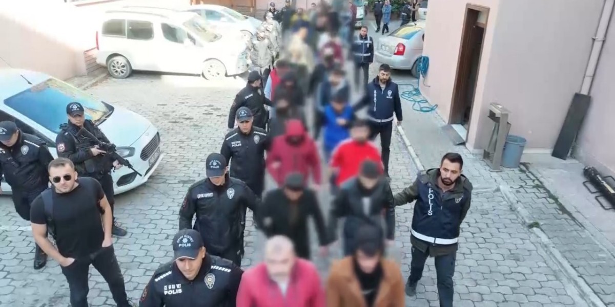 Konya’da 88 ekip ve 251 polisle dev şafak vakti operasyonu