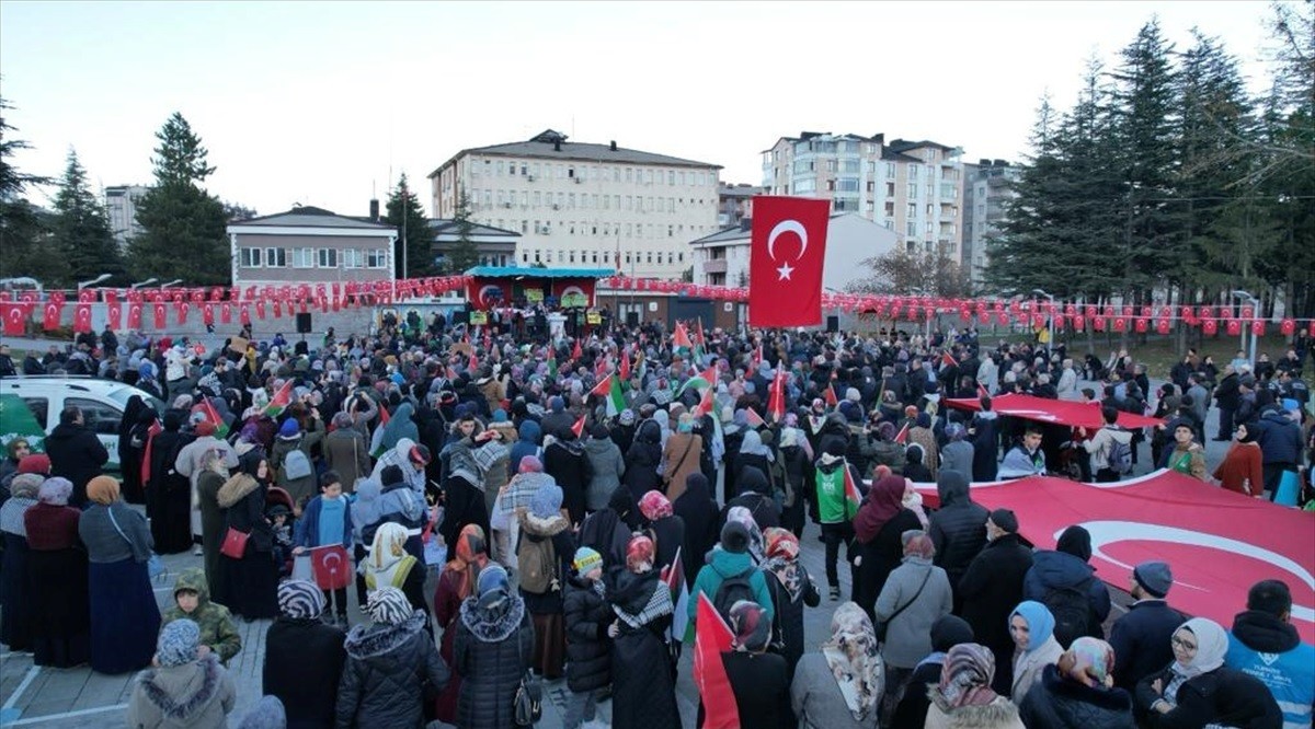 Konya'da binlerce kişi Filistin'e destek için bir araya geldi