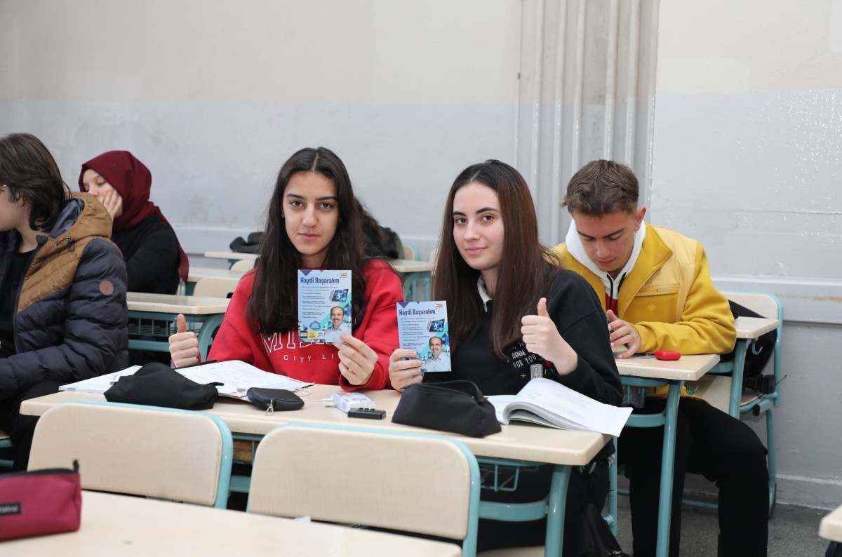 Konya'da 'Dijital Eğitim Platformu' kapsamında 12. sınıf öğrencilerine eğitim desteği