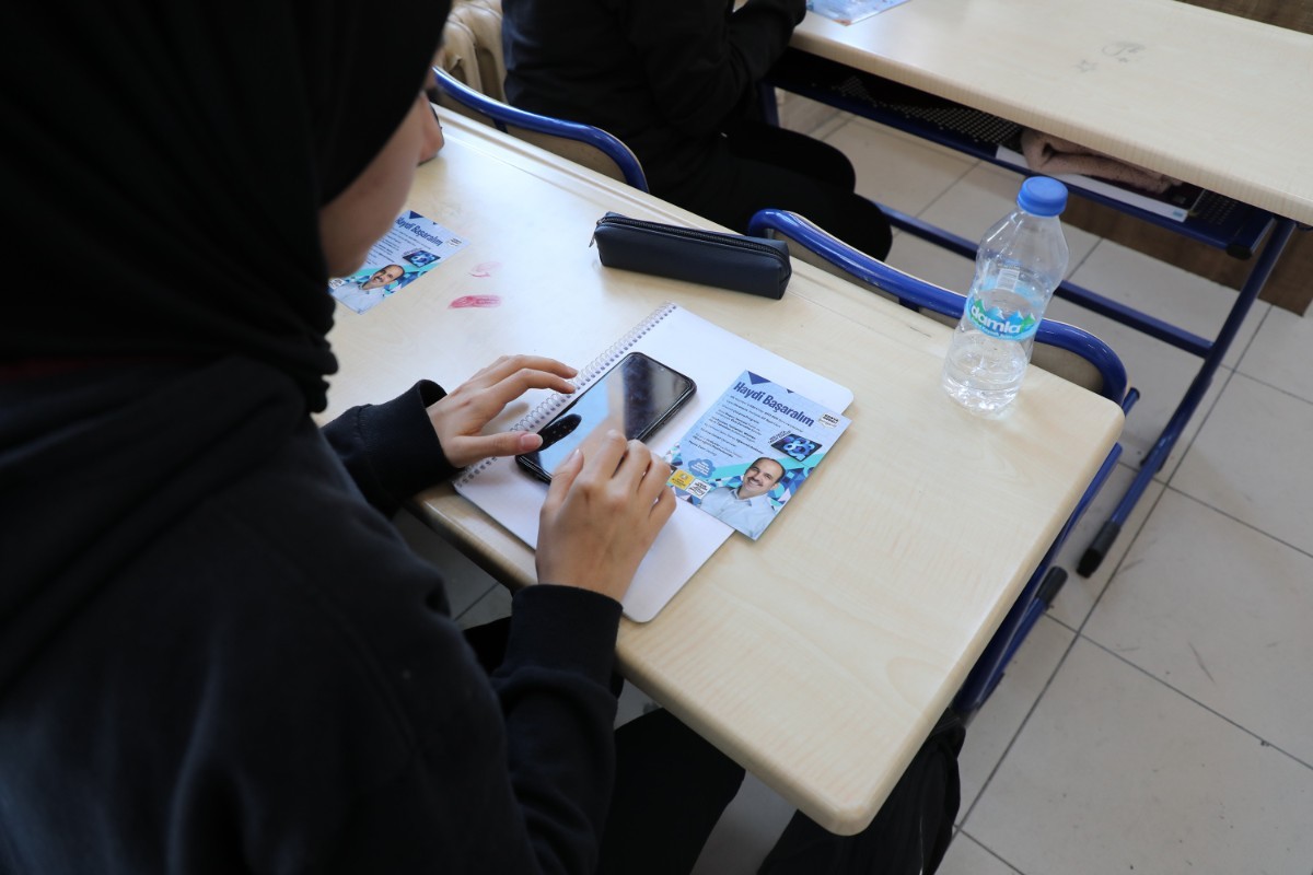 Konya'da 'Dijital Eğitim Platformu' kapsamında 12. sınıf öğrencilerine eğitim desteği