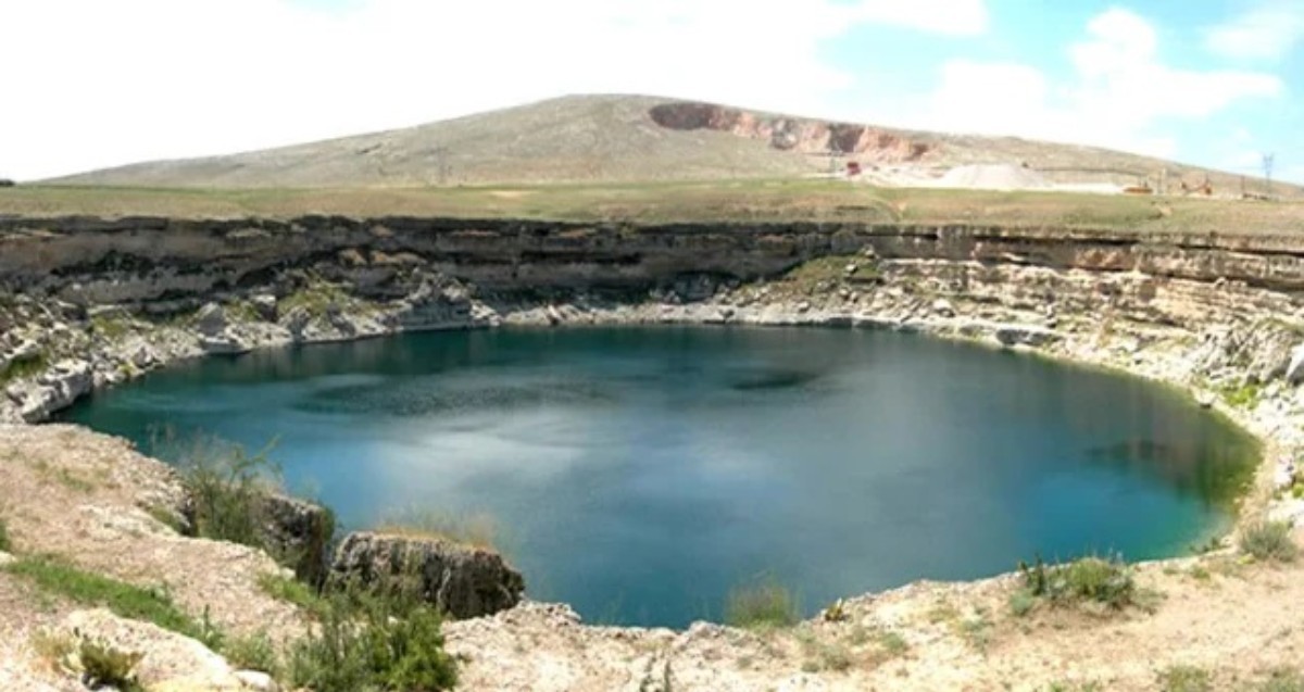 Konya’da turistlerin gözdesi Timraş Obruk Gölü için tehlike alarmı!