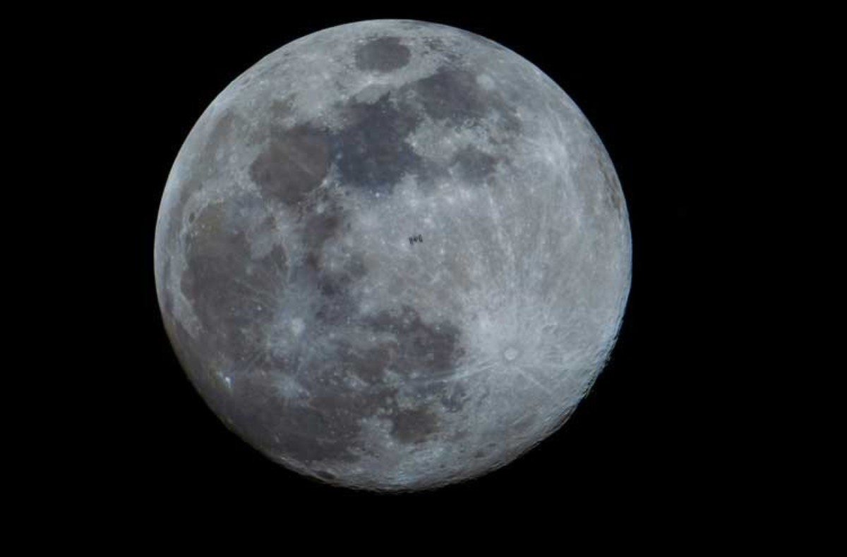 Konya'dan büyüleyen tarihi kare! Uluslararası Uzay İstasyonu ve Ay birlikte görüntülendi