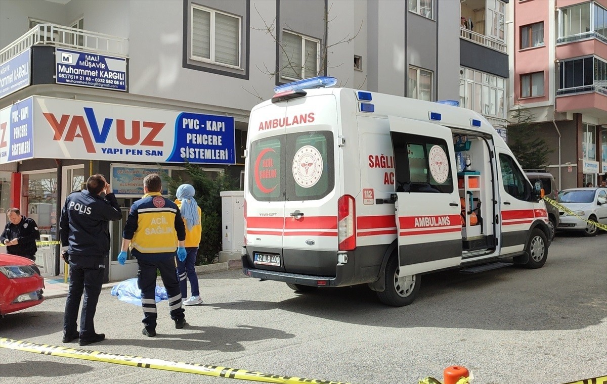 Seydişehir'de 6'ncı kattaki evinin balkonundan düşen kadın kurtarılamadı