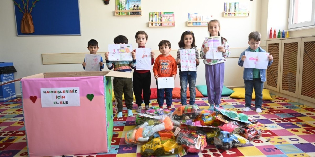 KOMEK'ten, Gazzeli çocuklara bayram hediyeleri