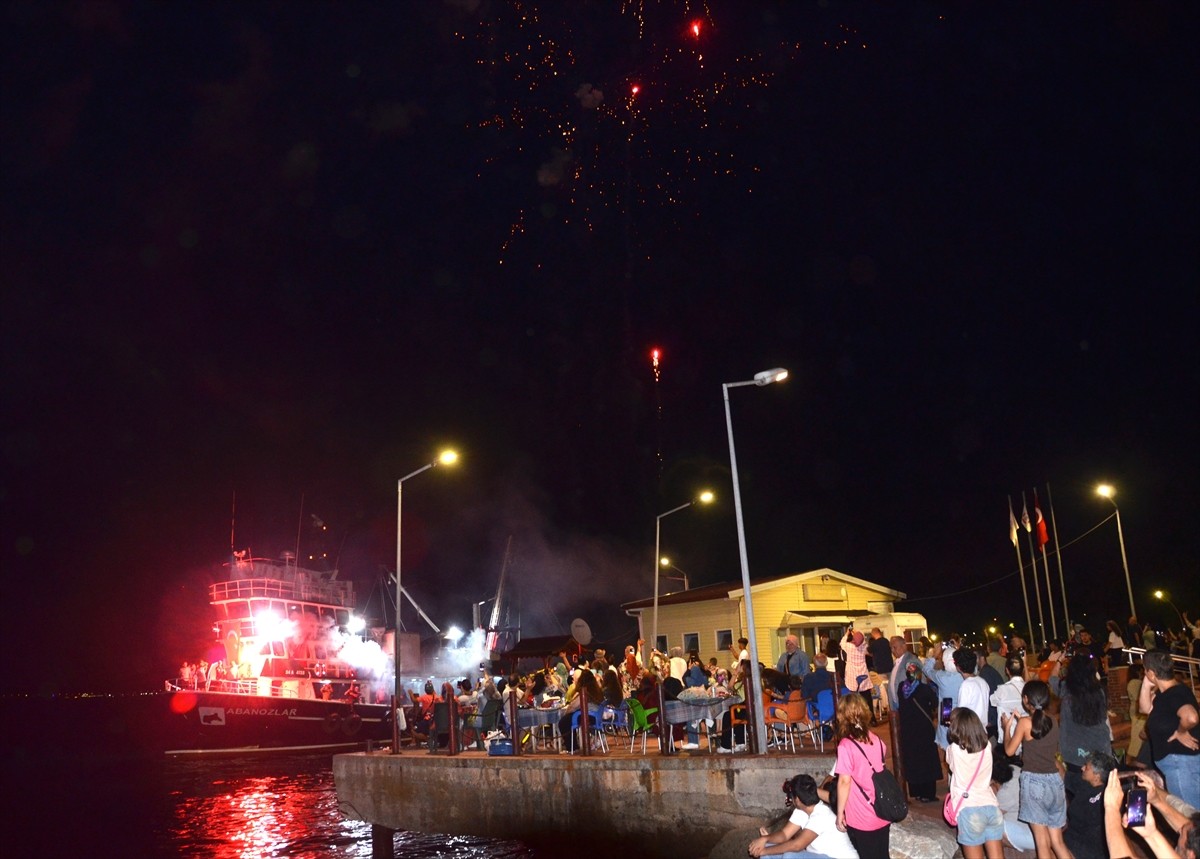 Kocaeli'de av yasağının bu gece yarısı sona ermesiyle denizlere açılacak balıkçılar için tören...