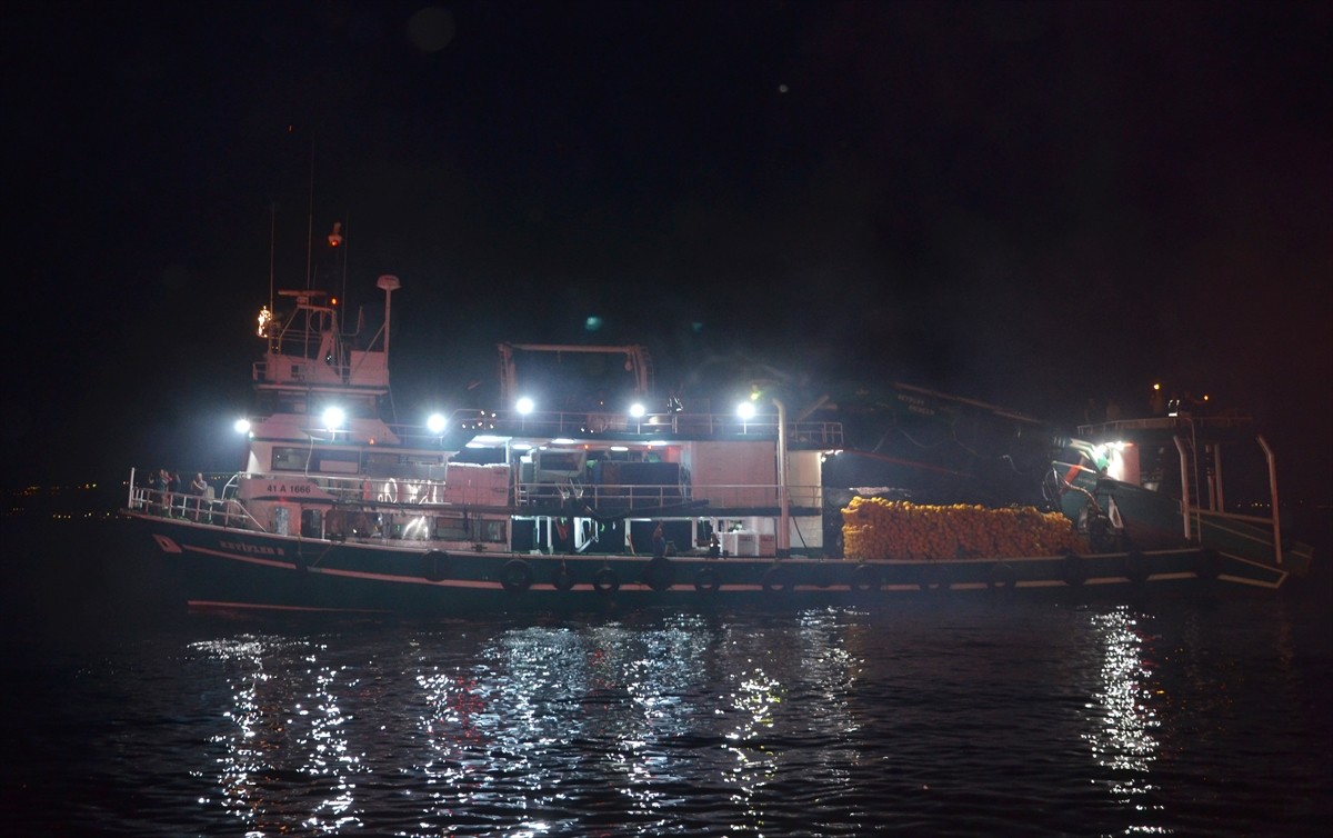 Kocaeli'de av yasağının bu gece yarısı sona ermesiyle denizlere açılacak balıkçılar için tören...