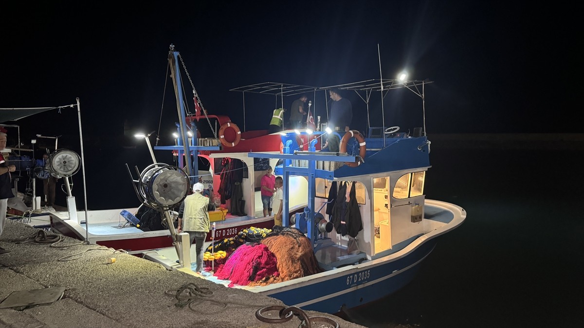 Zonguldak'ta av yasağının bu gece yarısı sona ermesiyle denizlere açılacak balıkçılar için tören...