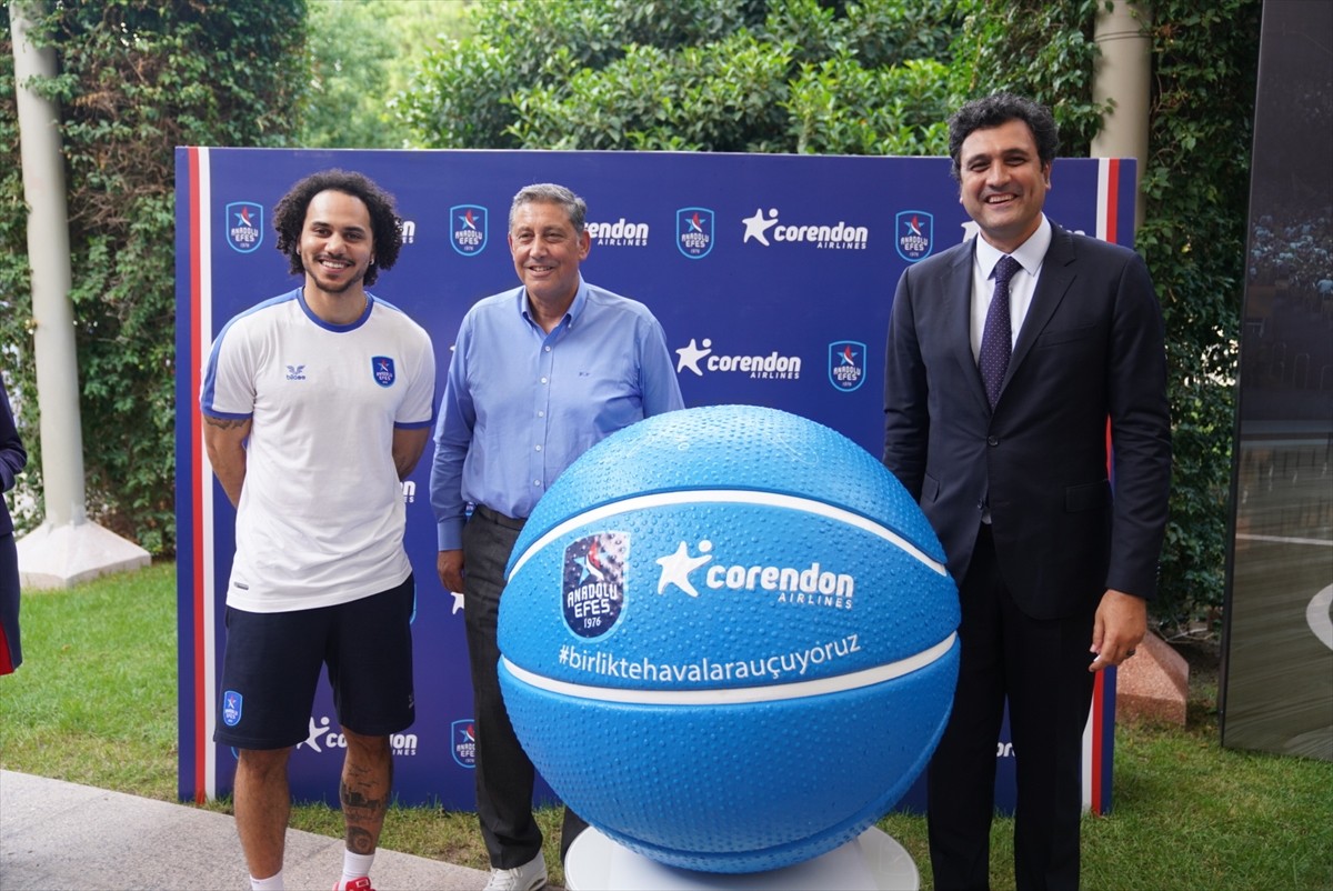 Anadolu Efes Spor Kulübü ile Corendon Airlines arasındaki sponsorluk anlaşması, 2024-25 sezonunda...