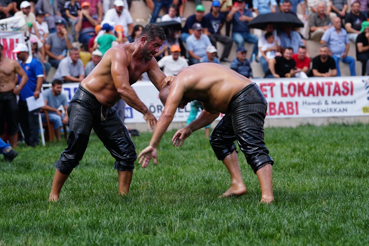 Çorum'un Osmancık ilçesinde Pırlanta Pirinç Kültür ve Sanat Festivali kapsamında düzenlenen Yağlı...