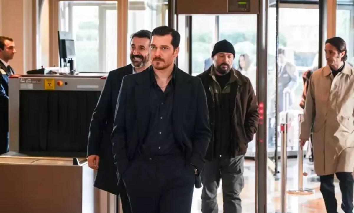 Çağatay Ulusoy ve Demet Özdemir'in 'Eşref Rüya' dizisinden izlenme rekorları kıran fragman